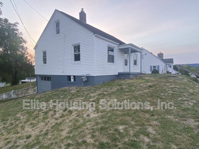 Marion House: 314 S Park St