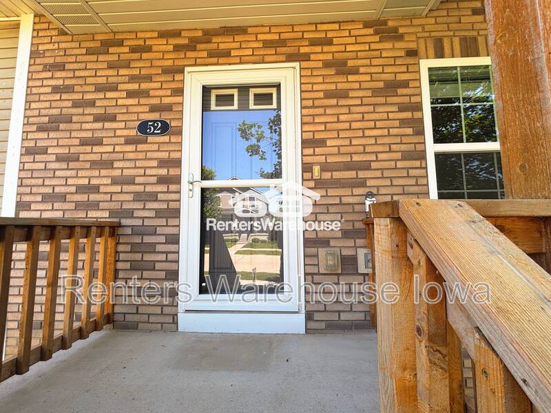 Waukee Townhome: 52 SE Booth