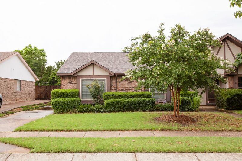 Euless House: 2902 Post Oak Dr