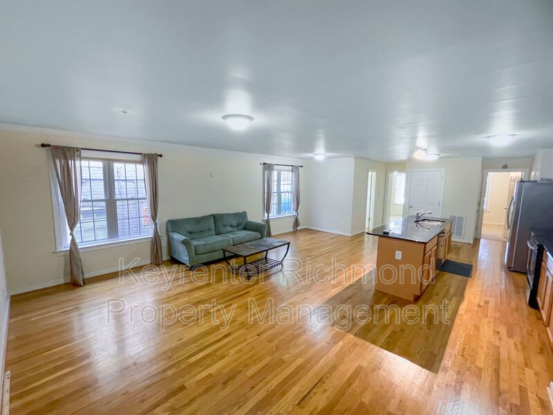 Richmond Condo: 3219 Ellwood Ave