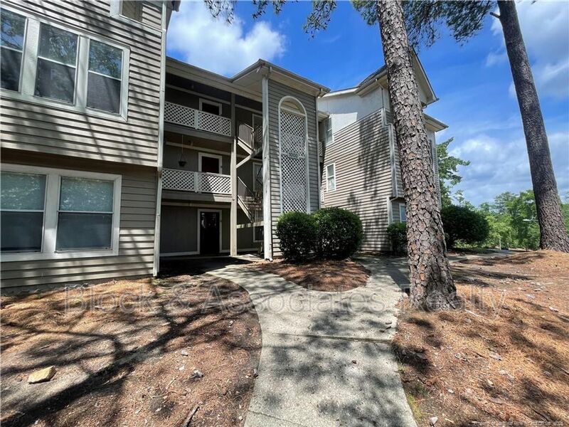 FAYETTEVILLE Condo: 1000 WOOD CREEK DR