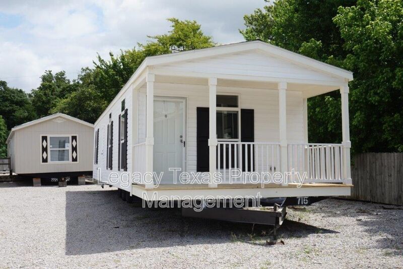 Cleburne Condo: 800 N Old Betsy