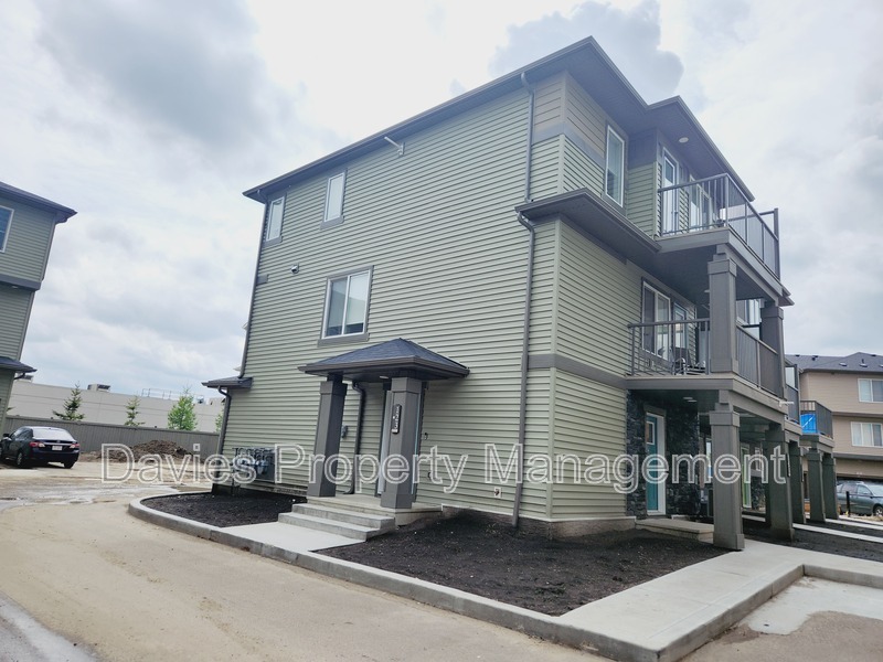 Edmonton Townhome: 1530 Tamarack Boulevard NW
