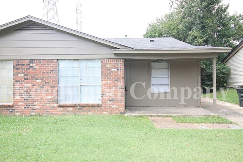 Memphis House: 3385 Barbwood Dr