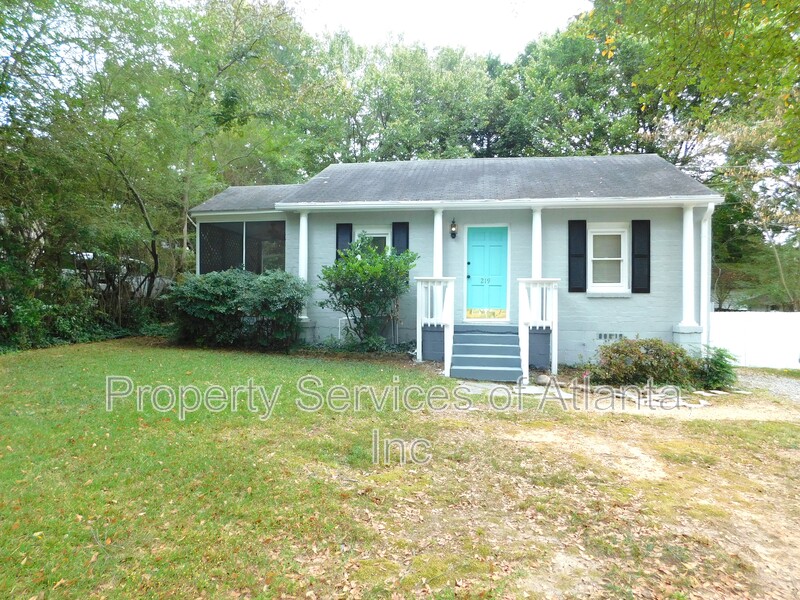 Marietta House: 219 Parkview Dr SE