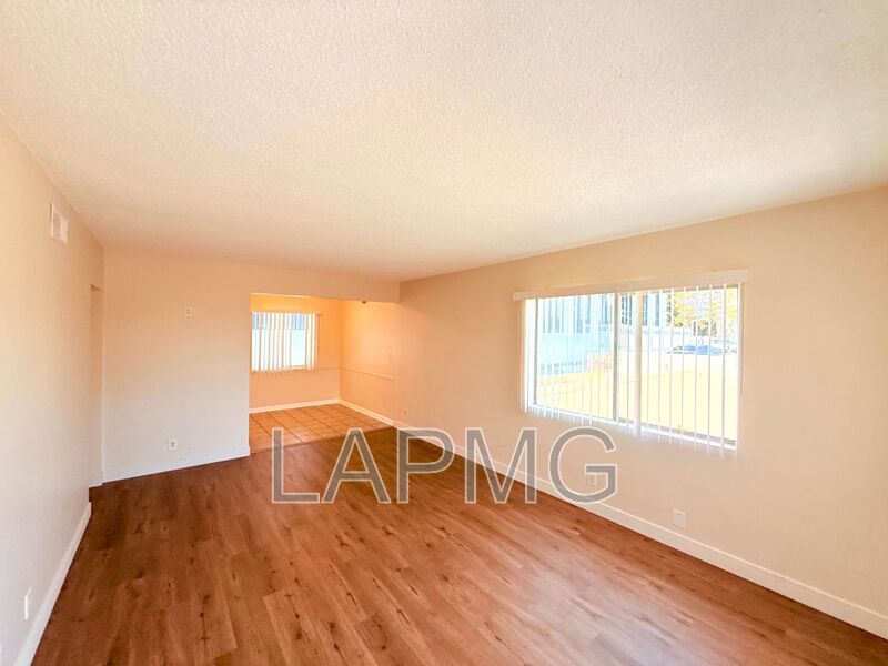 Lynwood House: 11185 Carson Drive