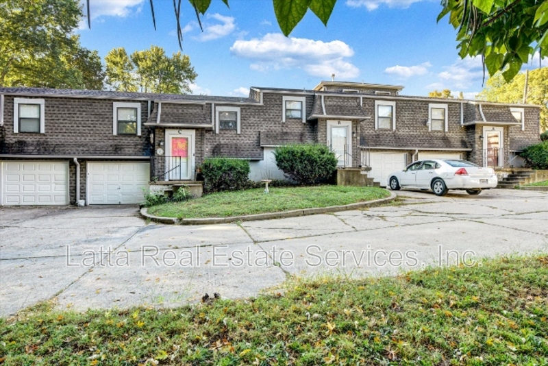 Independence Townhome: 517 N Spring St #D