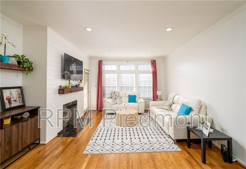 Atlanta Condo: 220 Renaissance Pkwy NE