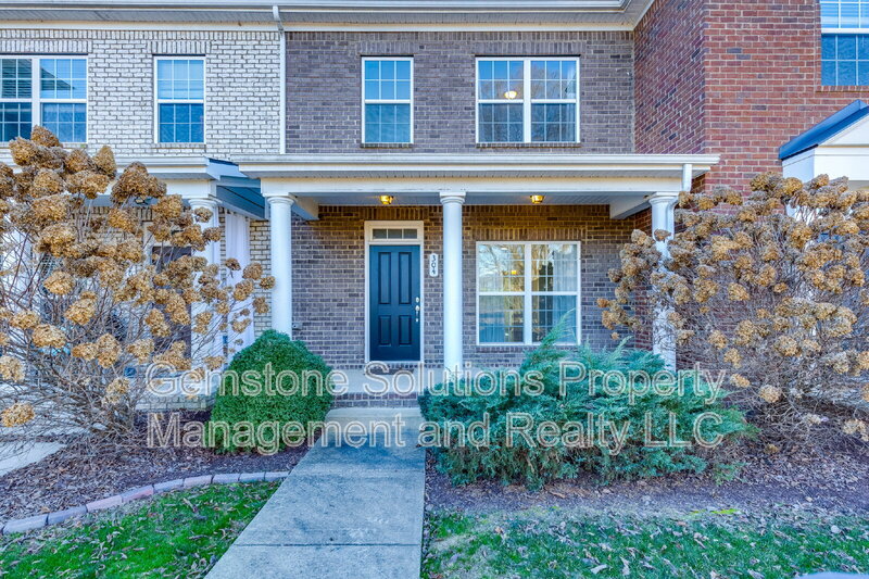 Spring Hill Townhome: 304 Oldbury Lane