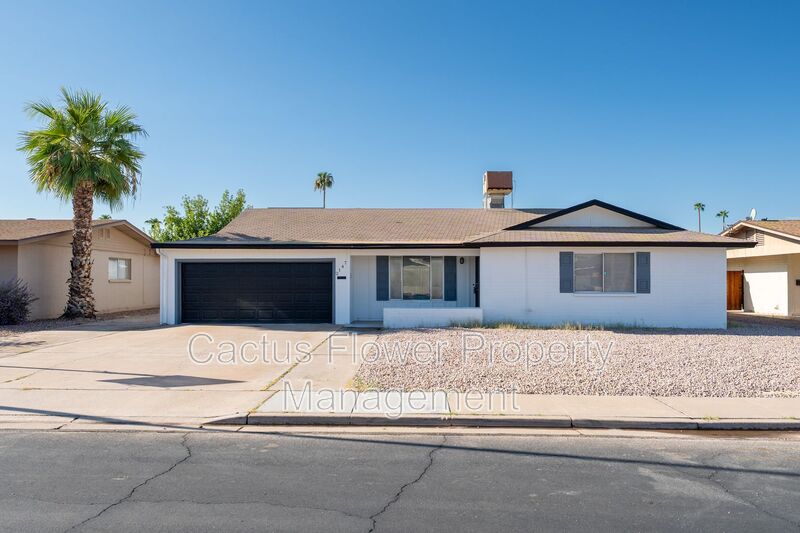 Mesa House: 2147 W Edgewood Ave