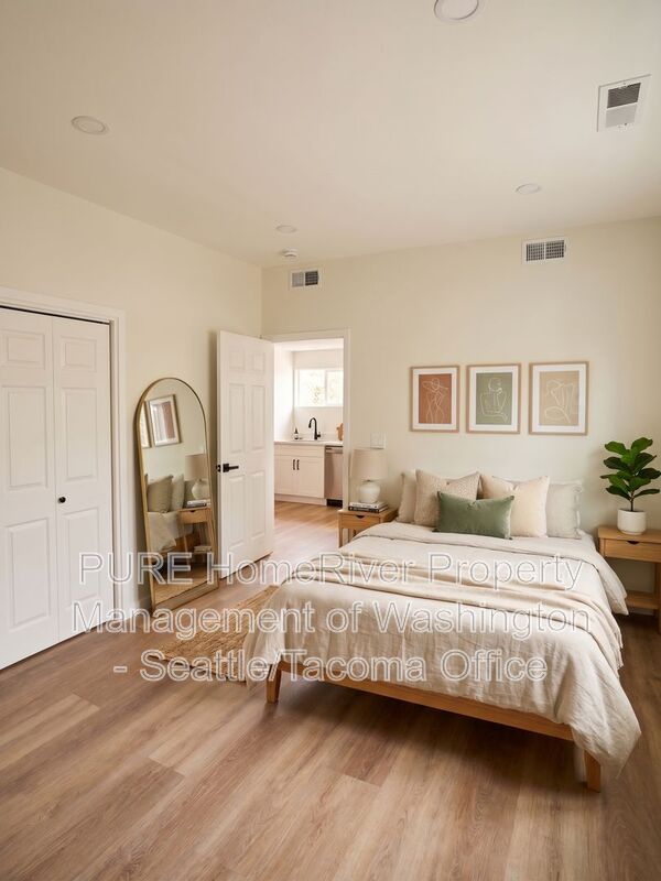 Tacoma House: 757 S 43rd Street