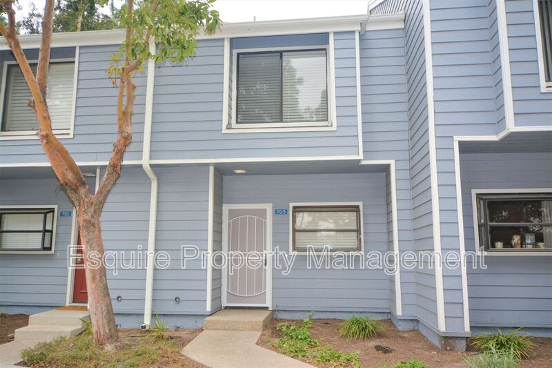 CAMARILLO House: 703 ARNEILL RD