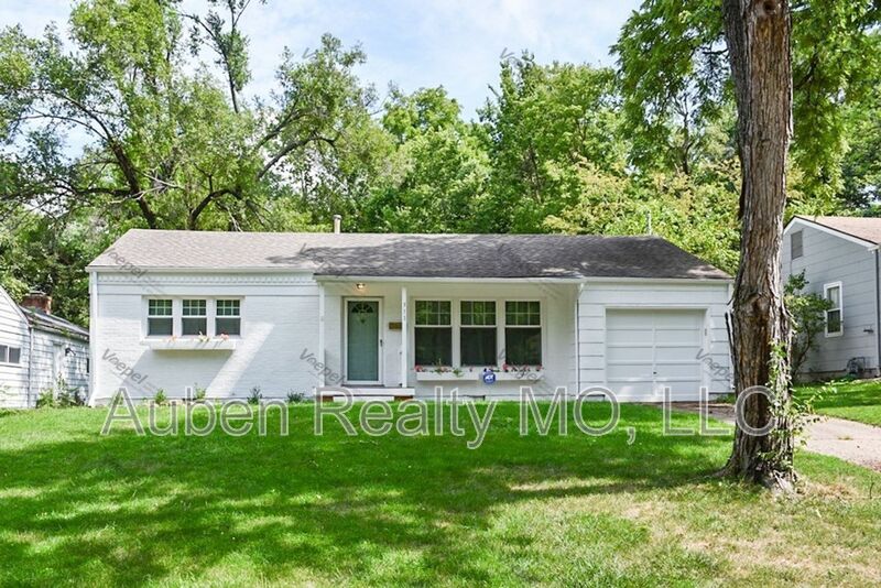Kansas City House: 311 E. Sweeney Blvd.