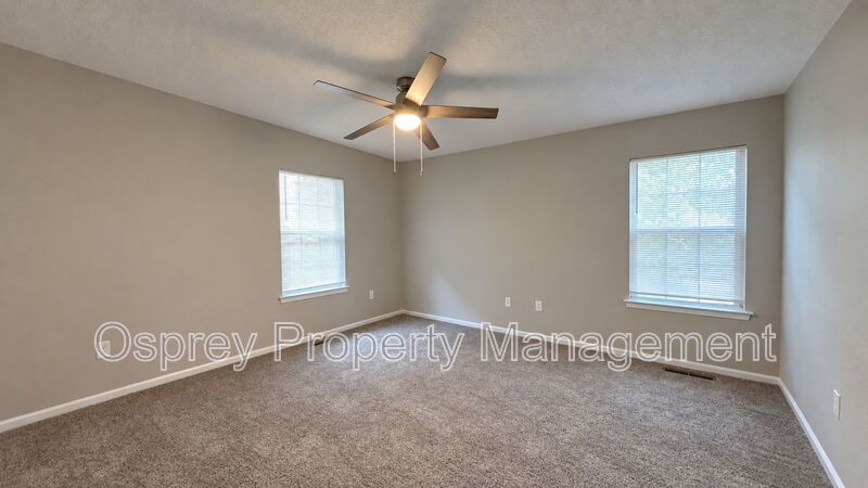 Spacious 3-Bedroom Corner-Unit Townhome with Private Patio in VB! - Photo 16