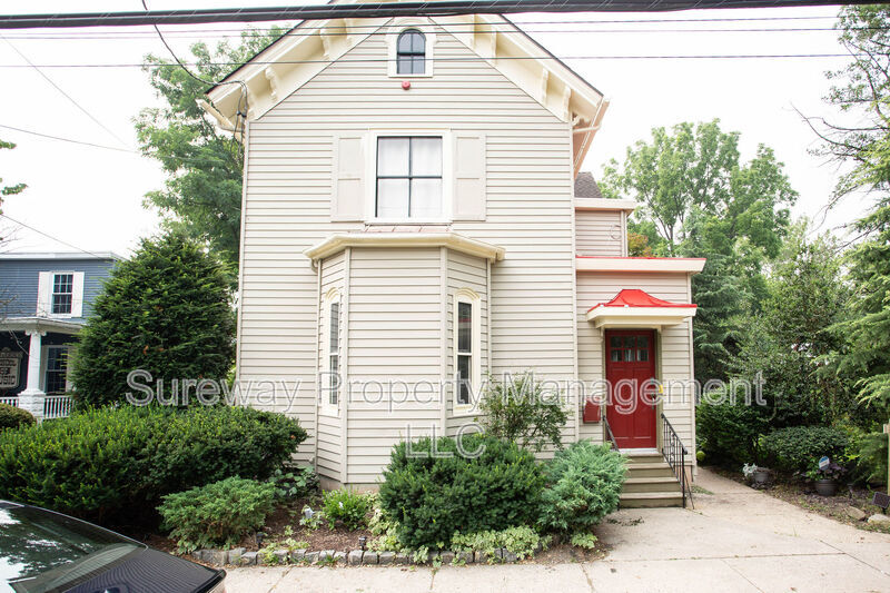 Medford House: 16 Union St
