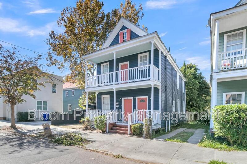 Charleston Townhome: 299 Coming St