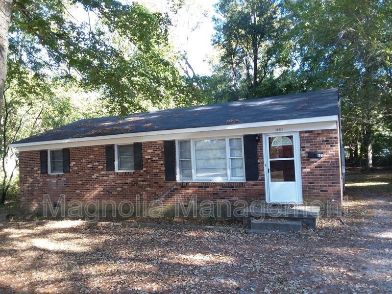Henderson House: 803 Eastside Dr.