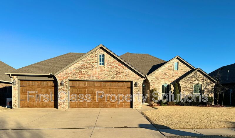 Edmond House: 17416 White Hawk Dr