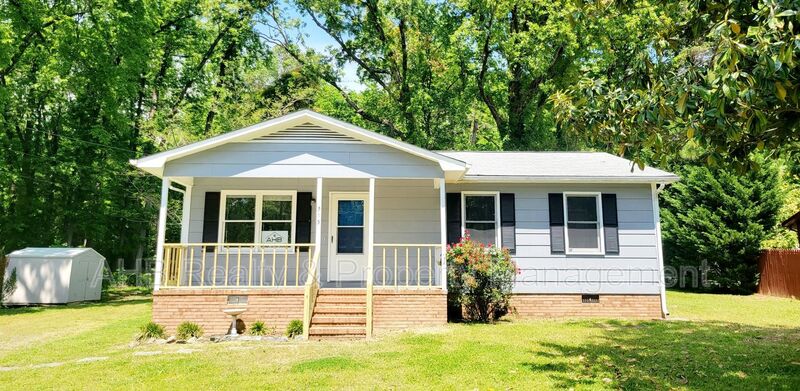 Gibsonville House: 515 Burlington Ave
