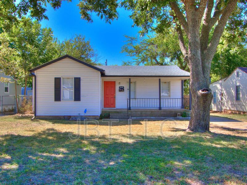 Midwest City House: 314 West Peach St