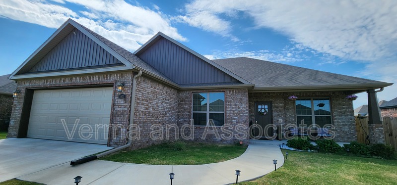 Centerton House: 1001 W Ashmore Landing Loop