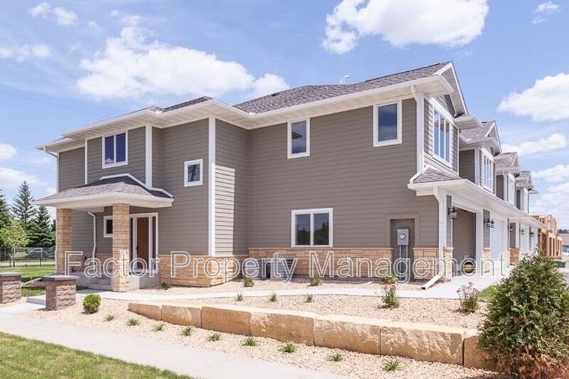Mankato Townhome: 814 Pinnacle Path