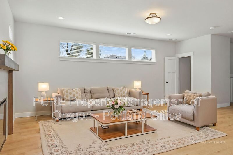 Estacada Townhome: 1730 NE Gilbert Ln