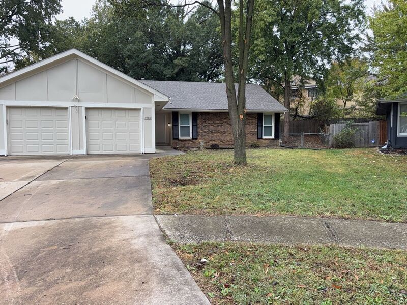 Kansas City House: 7930 N Campbell St