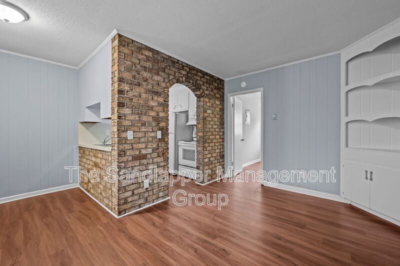 N Charleston Condo: 1215 Mosstree Road
