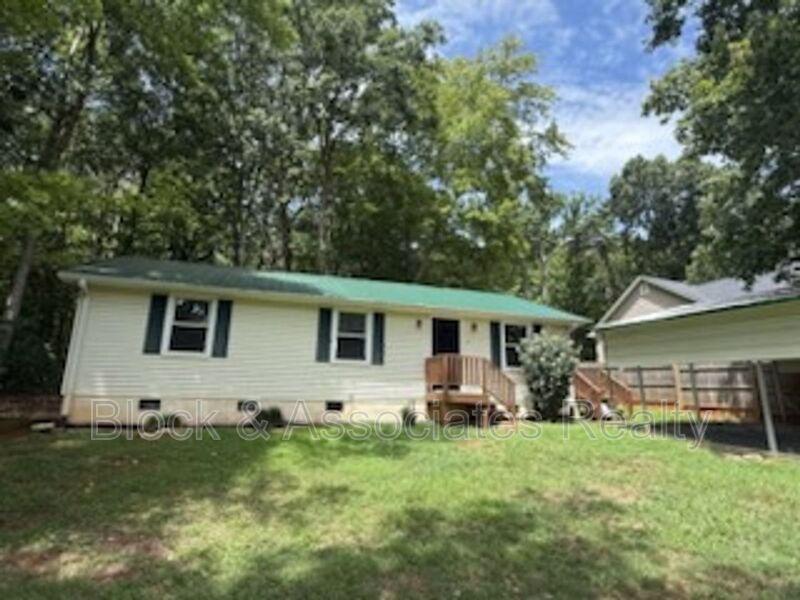 Asheboro House: 935 Country Place Rd