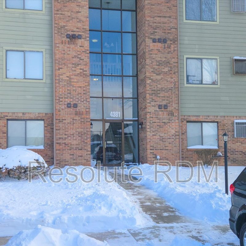 Indianapolis House: 4381 Village Parkway Circle West