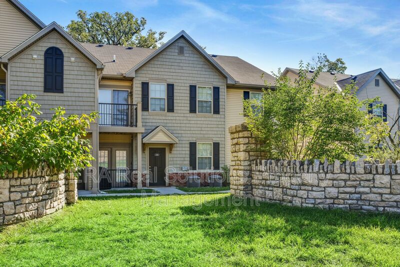 Columbus Condo: 1581-201 Gilmore Park Ave