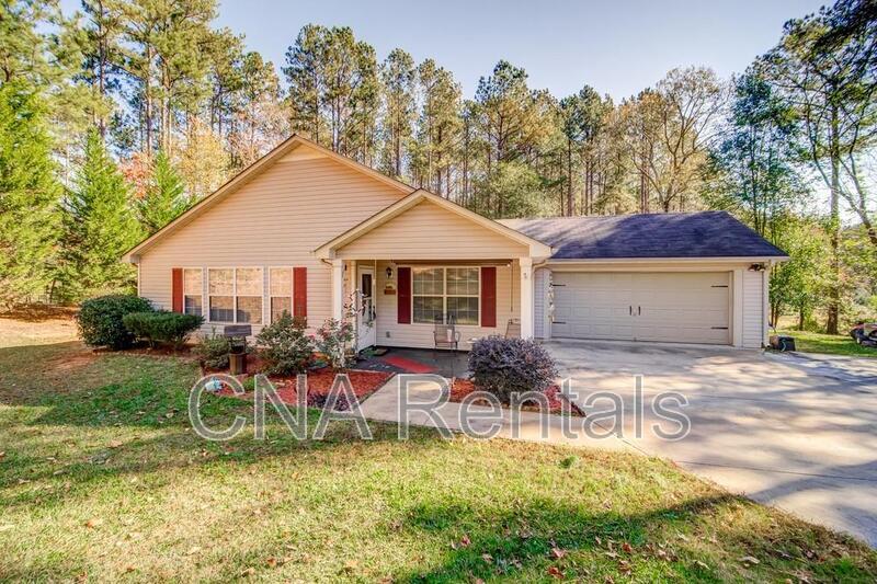 Newnan House: 229 Old Carrollton Road