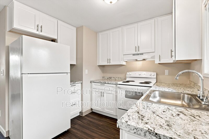 Hillsboro Condo: 742 SE 13th Avenue - B
