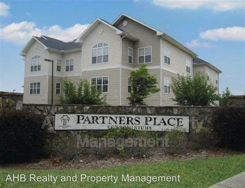Elon House: 100 Campus Walk Trail Apt 100