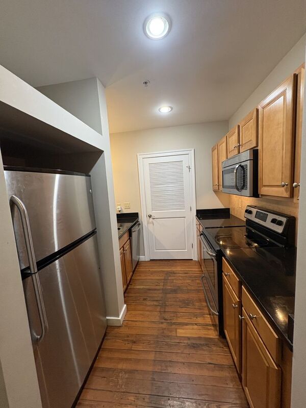Baltimore Condo: 125 W. Saratoga St