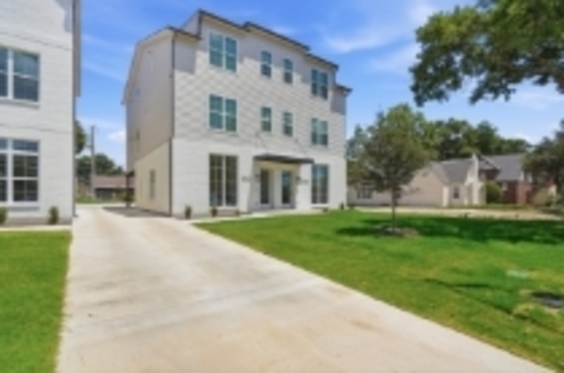 Fort Worth Townhome: 3321 South University Drive