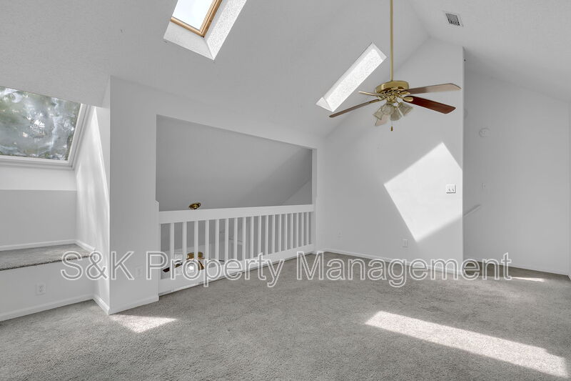 Newport News House: 517 Mary Robert Lane