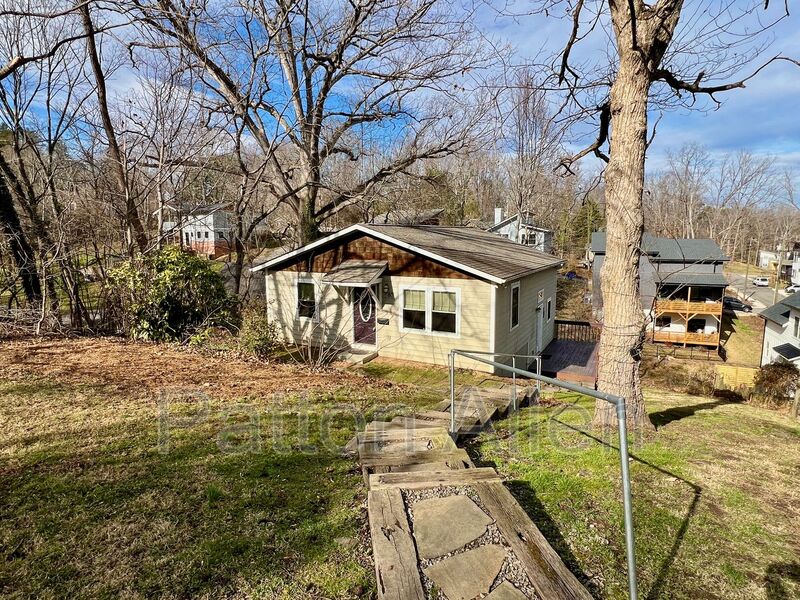 Asheville House: 80 Oakwood St