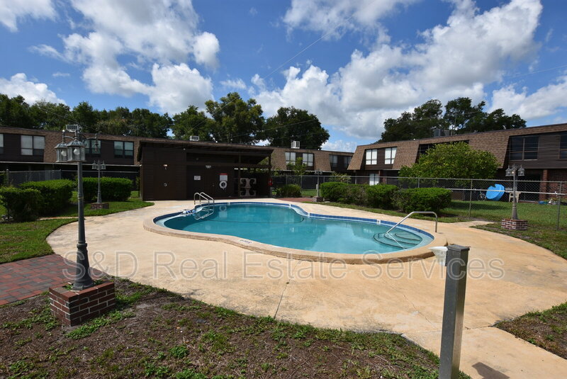 Lakeland House: 1836 N. Crystal Lake Drive