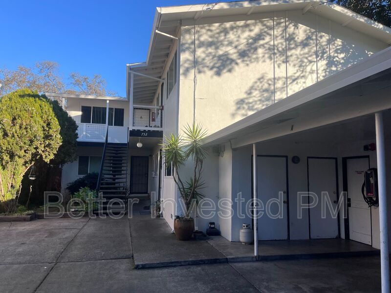 Santa Rosa Condo: 752 Beaver St