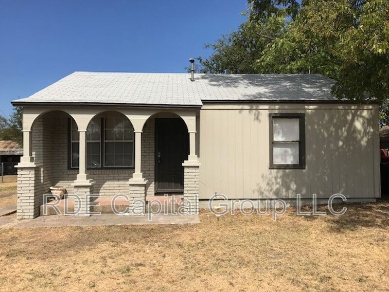 Fort Worth House: 2417 Lowriemore Ln