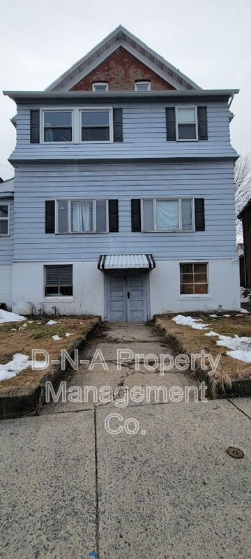 Roseto Condo: 154 Garibaldi Ave