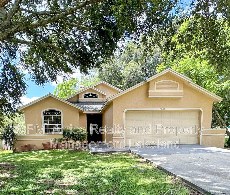 Lakeland House: 7284 Pebble Pass Loop