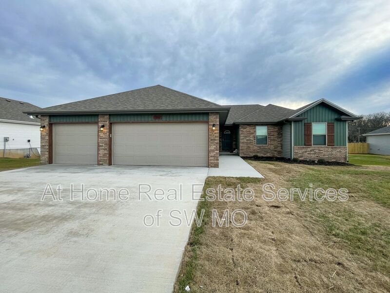 Rogersville House: 346 Forest Hollow