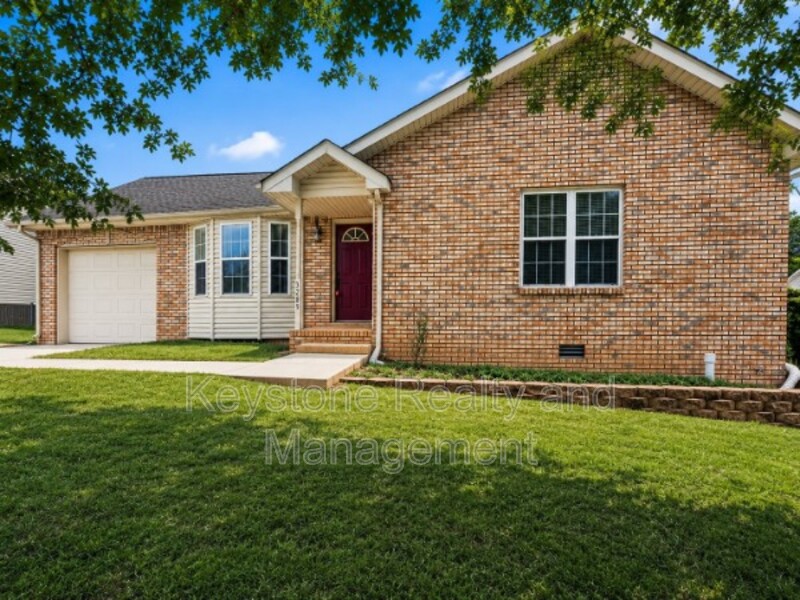 Clarksville House: 3289 N. Senseney Circle