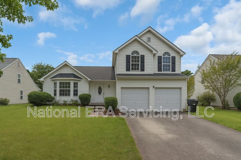 Stockbridge House: 481 Harvick Cir