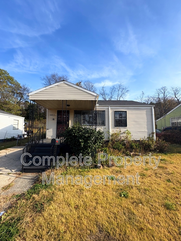 Birmingham House: 2023 Hollins Drive