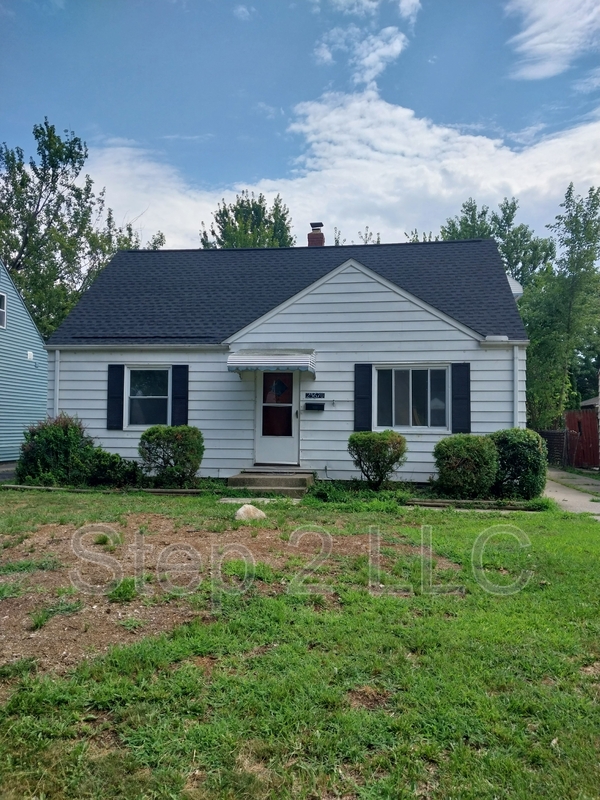 Euclid House: 25670 Briardale Avenue