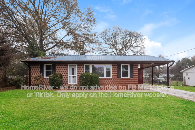 Athens House: 309 E Meadow Dr